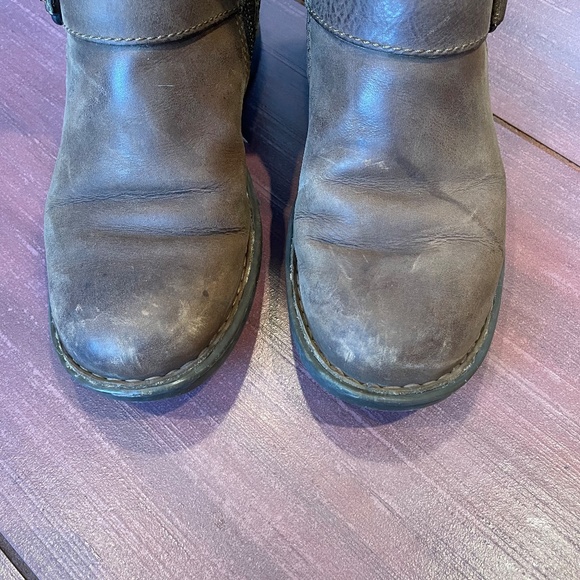 Born leather boots with triple buckle - Picture 2 of 14